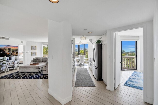 Building Photo - 1000 E Island Blvd