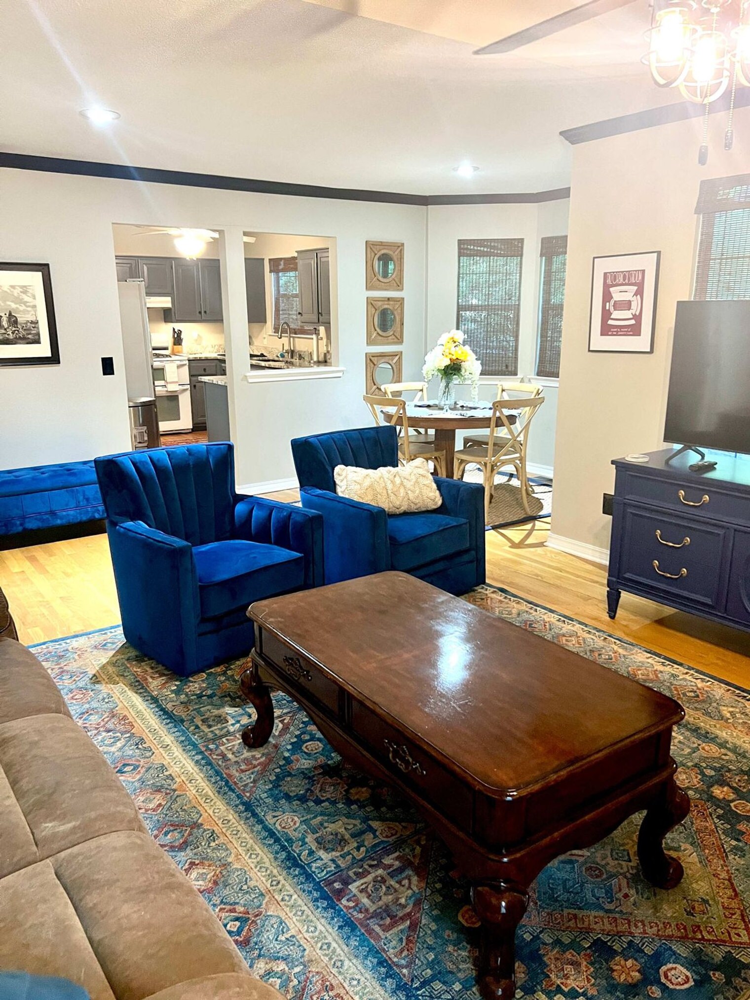 Building Photo - 1072 Valley View Dr