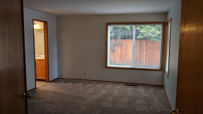Building Photo - Great 3-Bedroom, 2-Bath Single Story Home ...