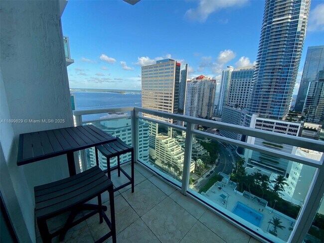 Primary Photo - 950 Brickell Bay Dr