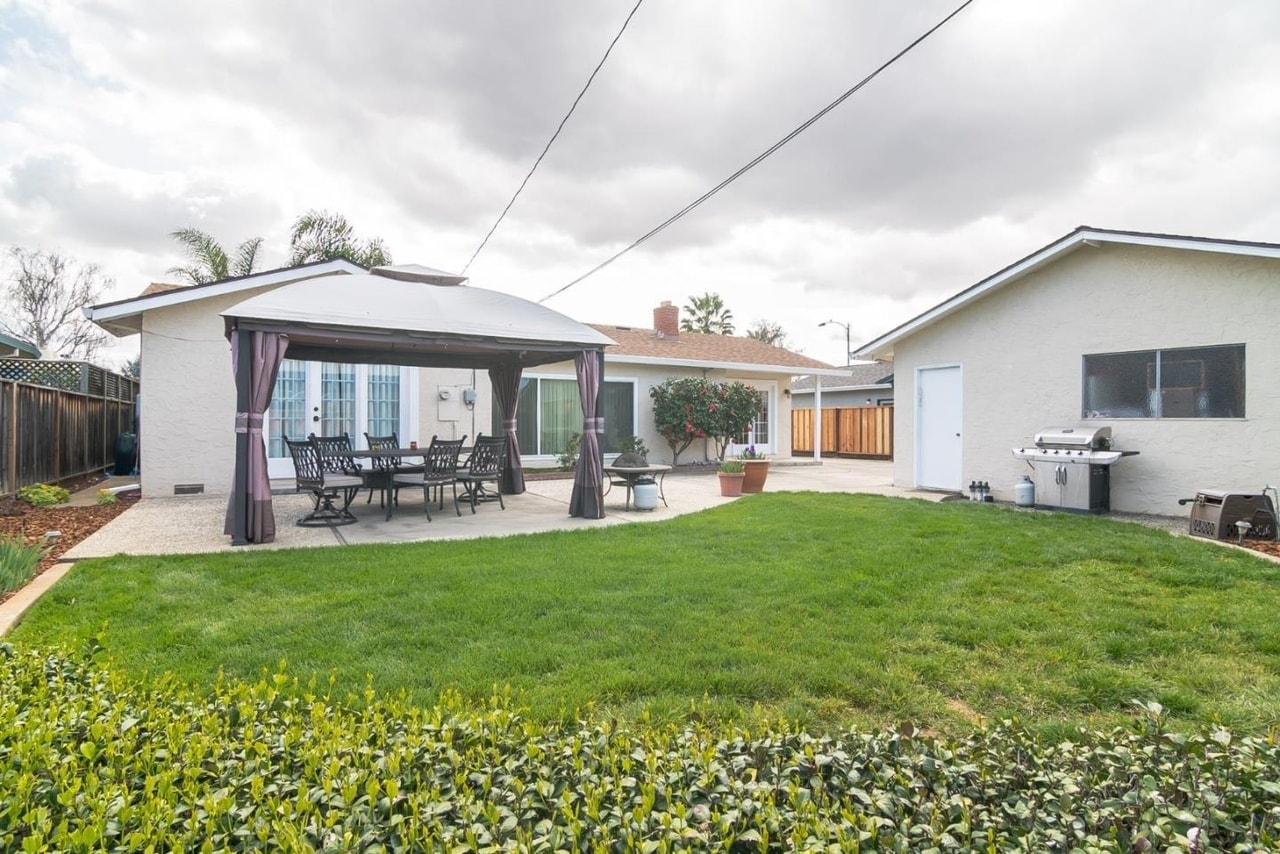 Building Photo - 3361 Madonna Dr