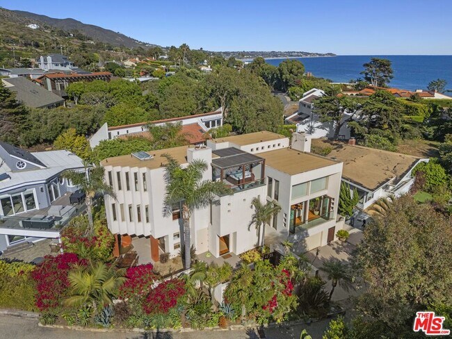 Building Photo - 31851 Seafield Dr