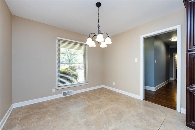 Building Photo - 5400 Farmbrook Dr