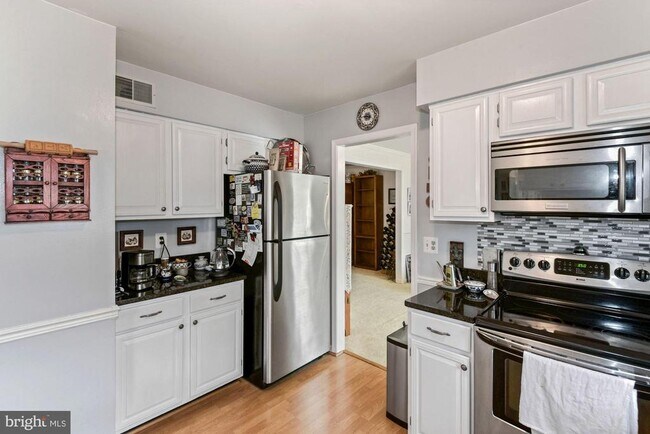 Building Photo - 2131 Silentree Dr