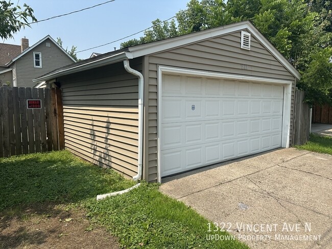 Building Photo - 1322 N Vincent Ave