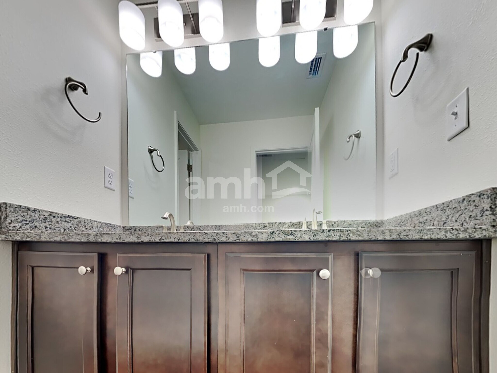 Building Photo - 11482 Fox Holw Ct