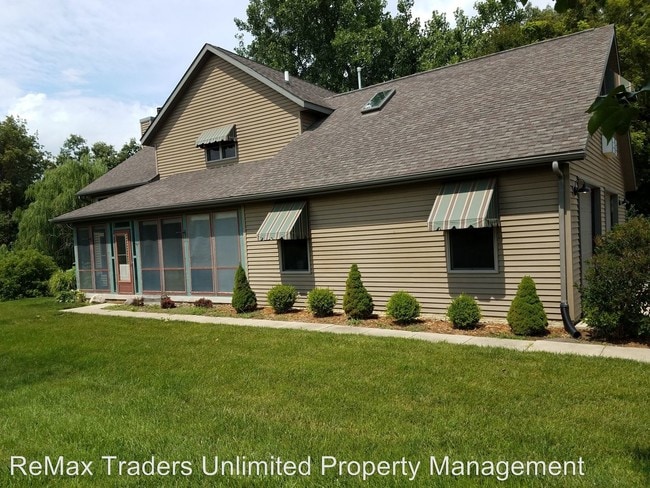 Primary Photo - 4 br, 4 bath House - 517 Coal Bank Rd.