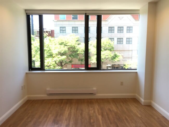 Building Photo - 875 Elm St