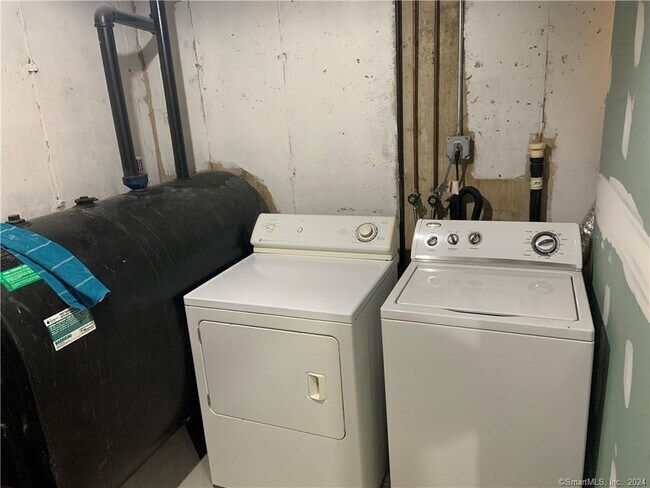 Building Photo - 9 Beech St