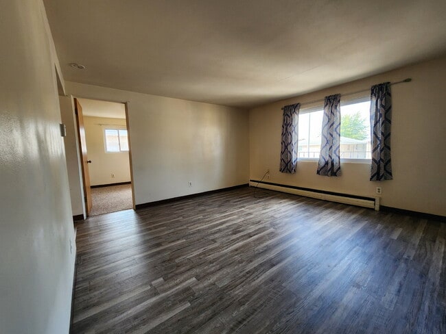Building Photo - 1 Bedroom Apartment with balcony