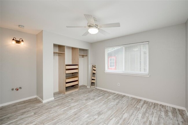 Building Photo - 8700 Soho Dr