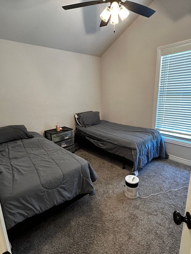 Building Photo - Water Included - Newer 2 Bedroom 1.5 Bathroom Town Home Now Pre-leasing with Upcoming move in!!!!