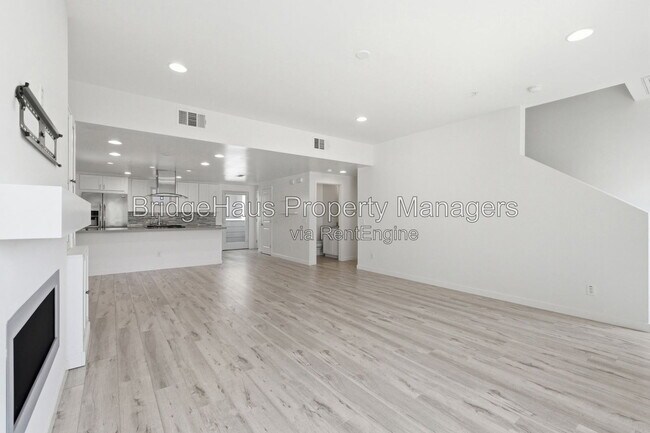 Building Photo - 3740 Third Avenue