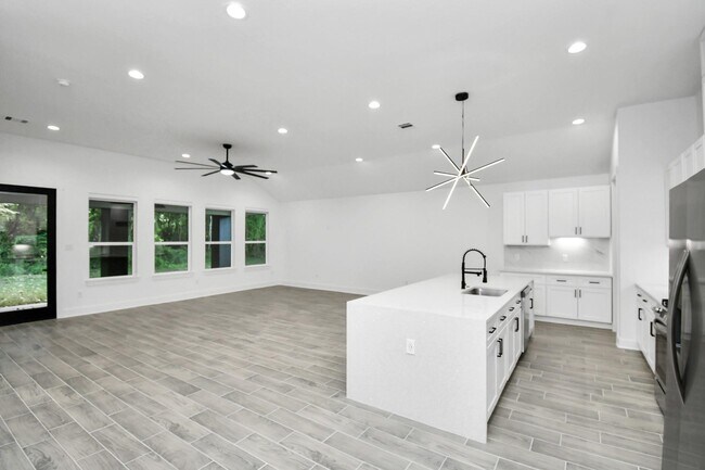 Building Photo - 519 Lovers Ln