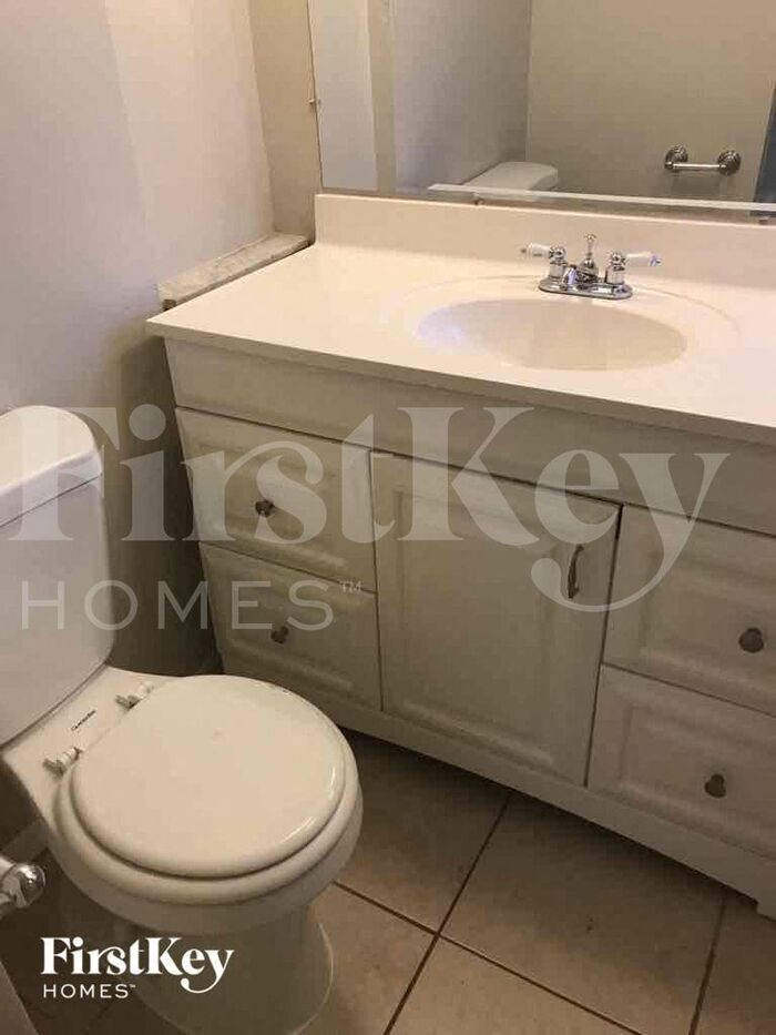 Building Photo - 8733 Roble Way