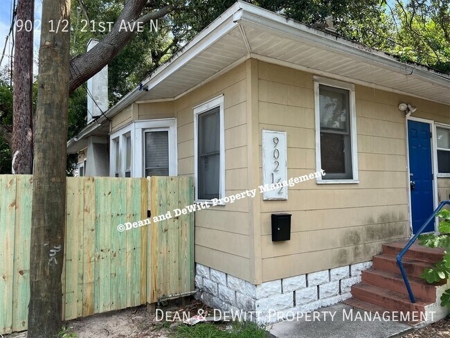 Building Photo - 902 1/2  21st Ave N-