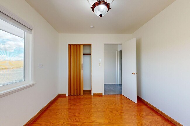 Building Photo - Farmhouse - Showings now Available