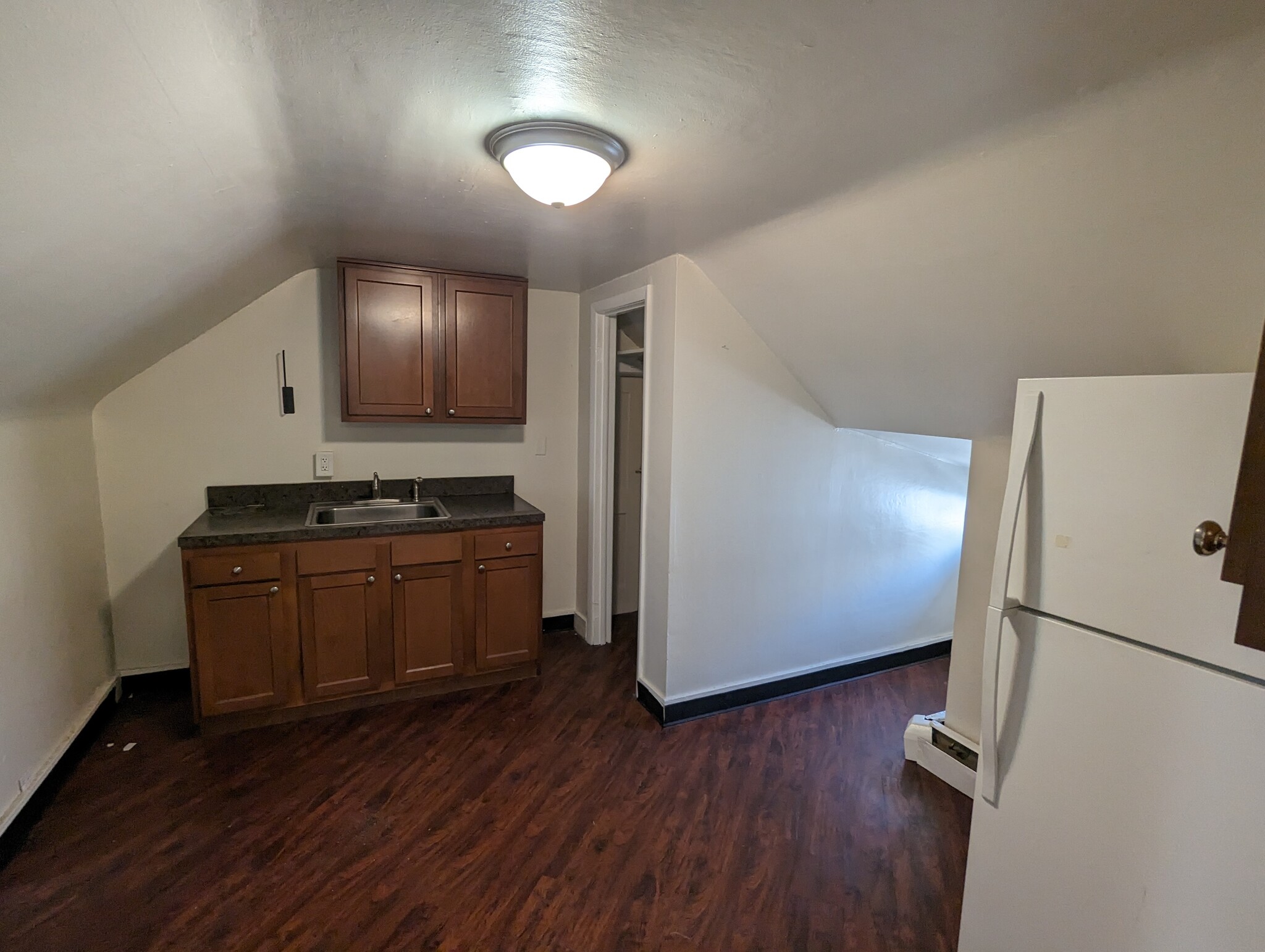Building Photo - 608 Elmwood Ave