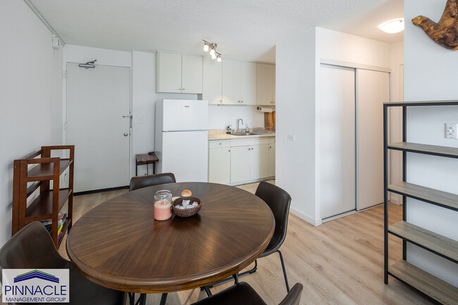 Building Photo - 2651 Kuilei St