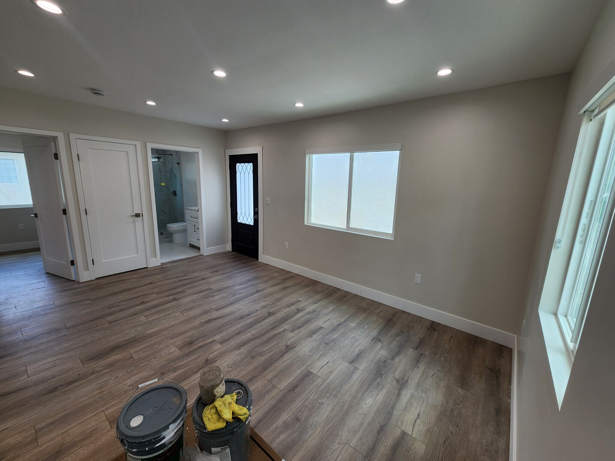 Building Photo - 528 Amherst Dr
