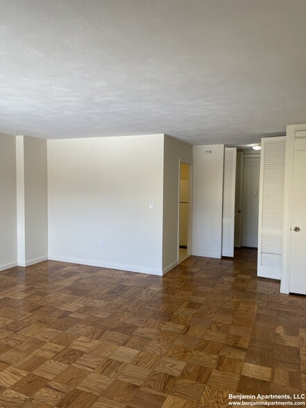 Building Photo - 71 Monmouth St