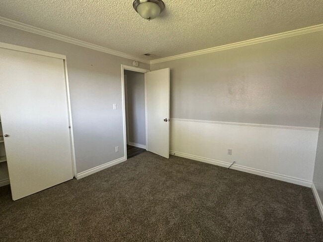 Building Photo - 5301 Bel Aire Dr