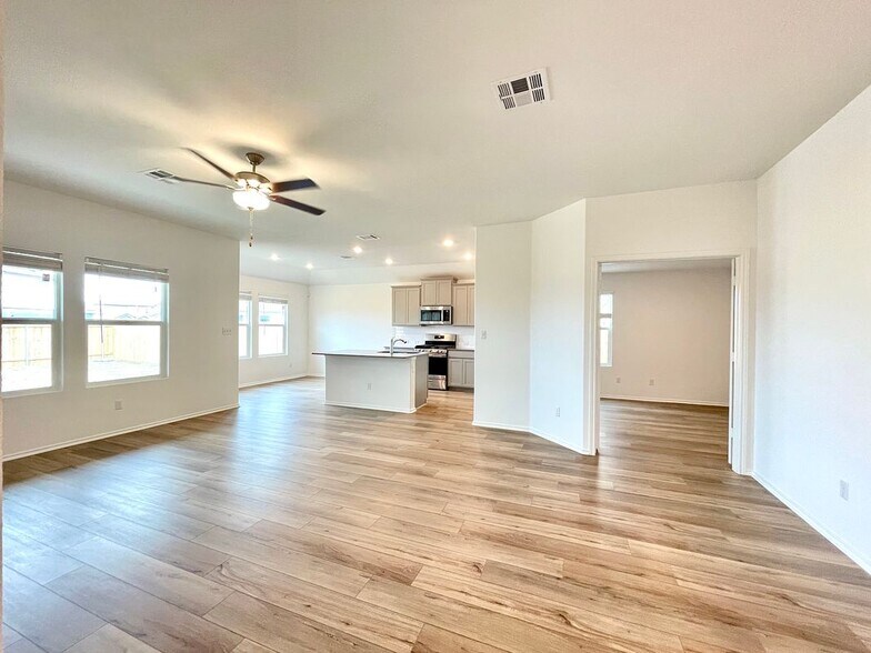 Building Photo - 431 Sebring Cir