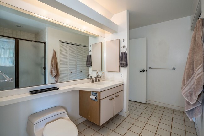 Building Photo - Furnished Masters, 2 Bed, 2 Bath Condo wit...