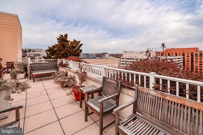 Building Photo - 1111 11th St NW
