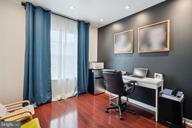 Building Photo - 7410 Langholm Way