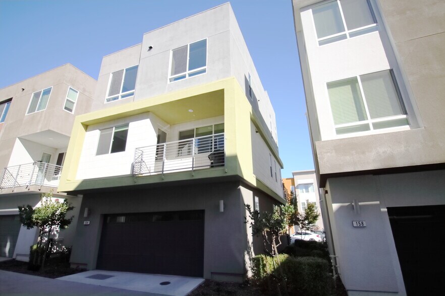 Building Photo - 164 Agustin Narvaez St