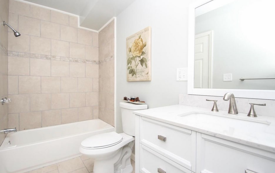 Shared Bathroom - 2206 E Fayette St
