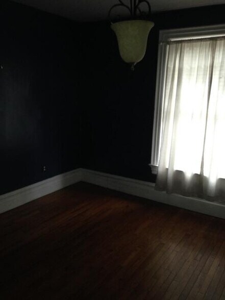 Building Photo - 105 E Fayette St