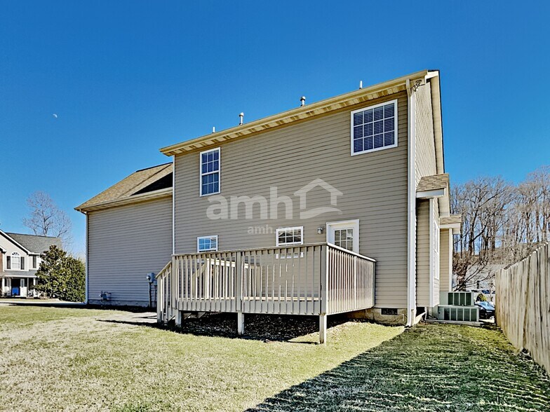 Building Photo - 3323 Grassy Pointe Ln