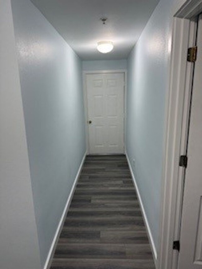 Building Photo - 2 bedroom 2 bath First Floor Condo w/1 Car...