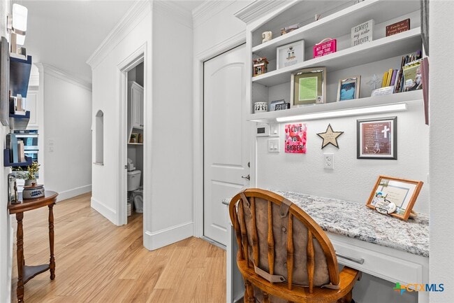 Building Photo - 1605 Alta Vista Loop