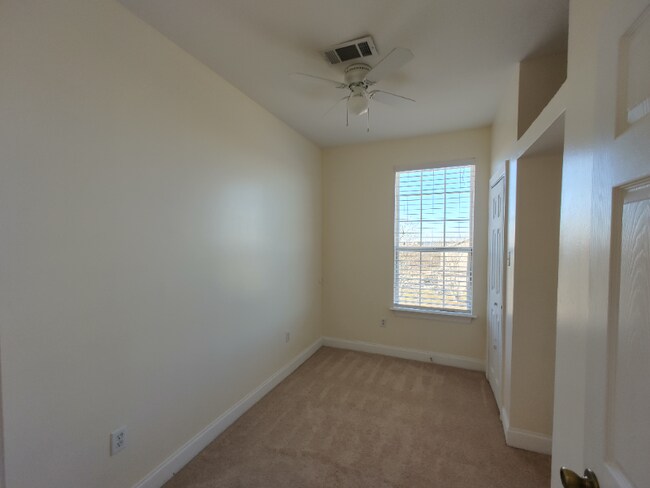 Building Photo - 118 Lakeview Dr