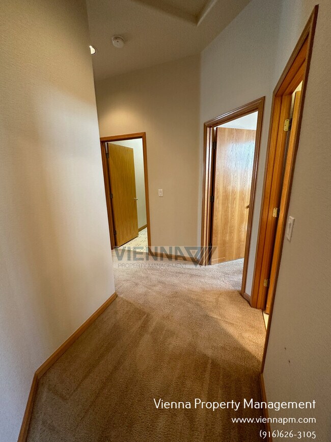 Building Photo - Gorgeous Lincoln Home in Great Neighborhood!