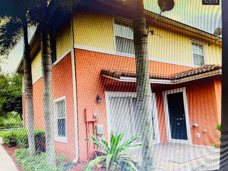 Building Photo - 9981 SW 26th Ct