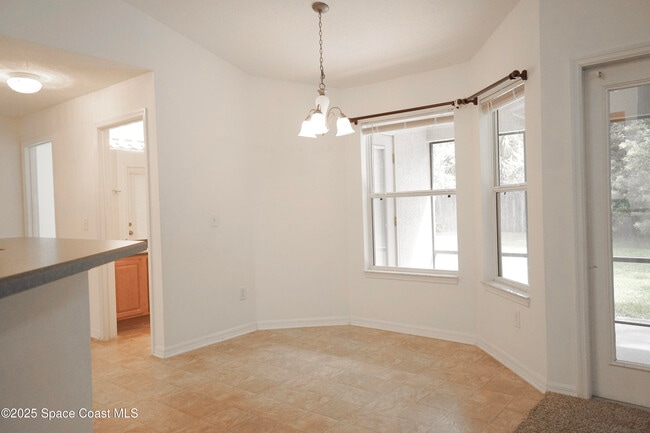 Building Photo - 2295 Botanica Cir