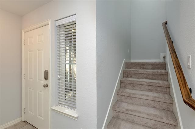 Building Photo - 831 Summercreek Dr