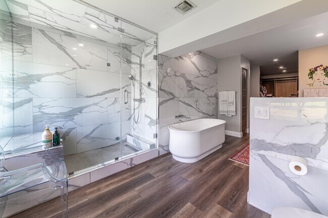 Building Photo - 2451 Presidential Way