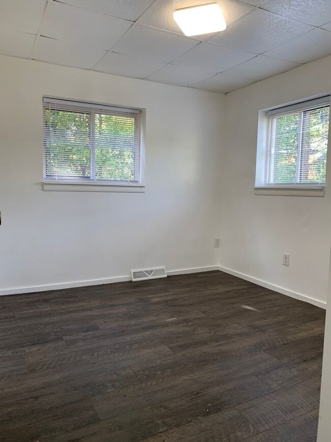 Building Photo - 303 Vincennes Ave