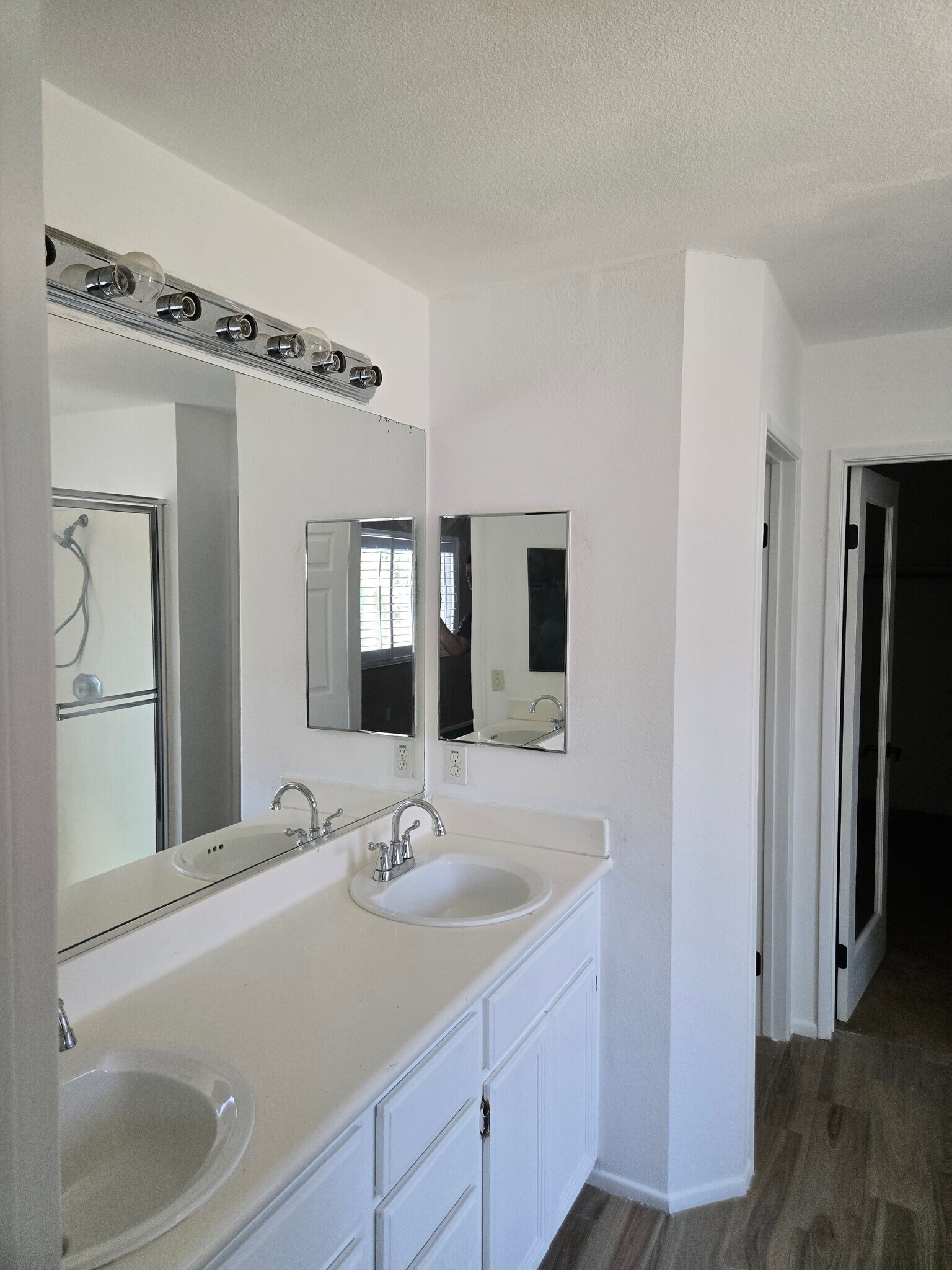 Master bathroom - 4747 Camberley Ct
