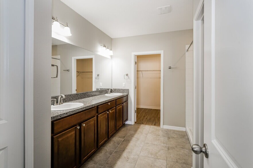 Building Photo - 3083 Kresterbrooke Ln
