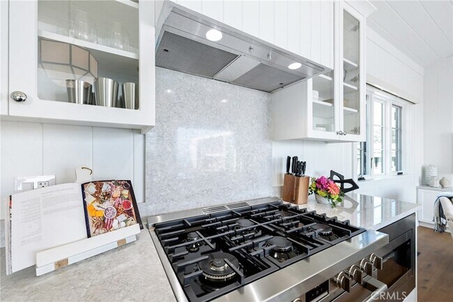 Building Photo - 360 Cliff Dr