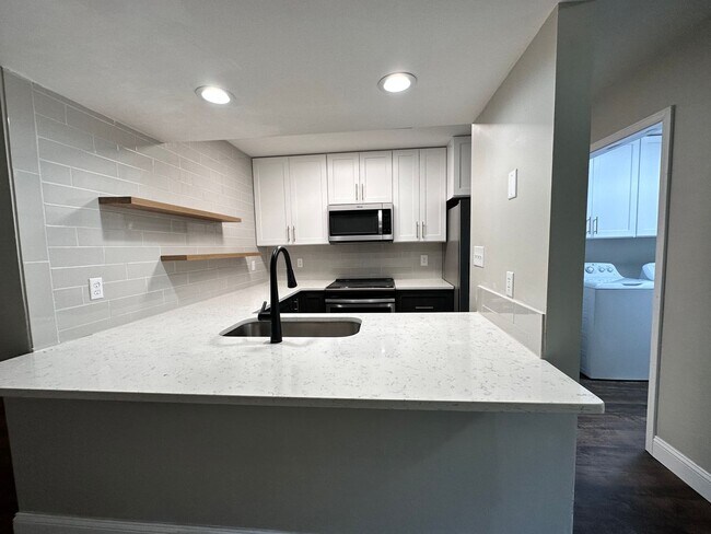 Building Photo - 2335 Brookview Ct