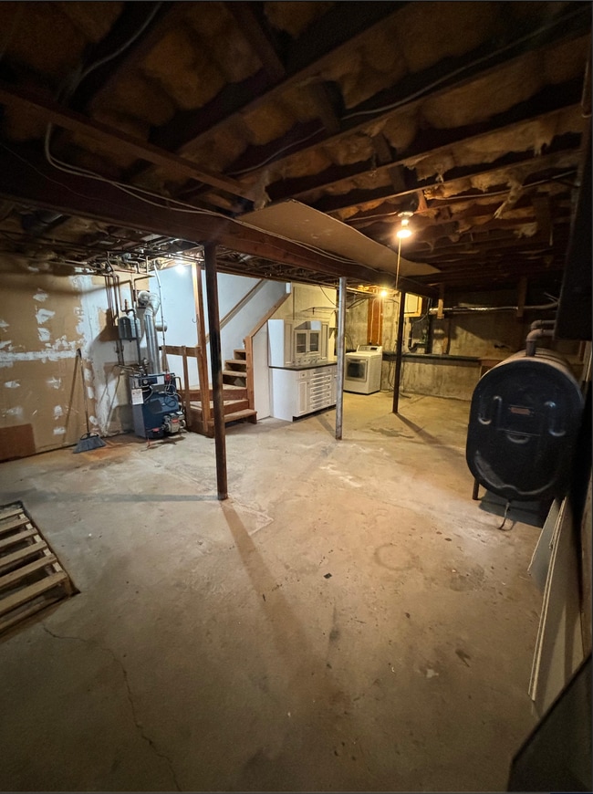 Building Photo - 141 E High St