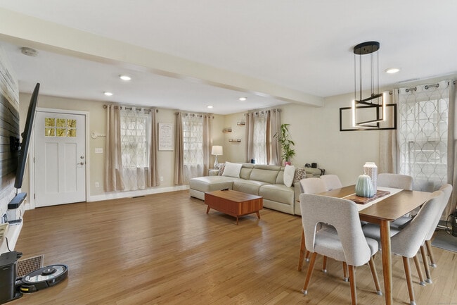 Building Photo - 253 Porter Ave