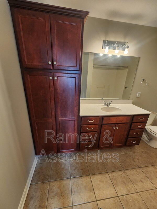 Building Photo - 3802 Falcon Crest Dr